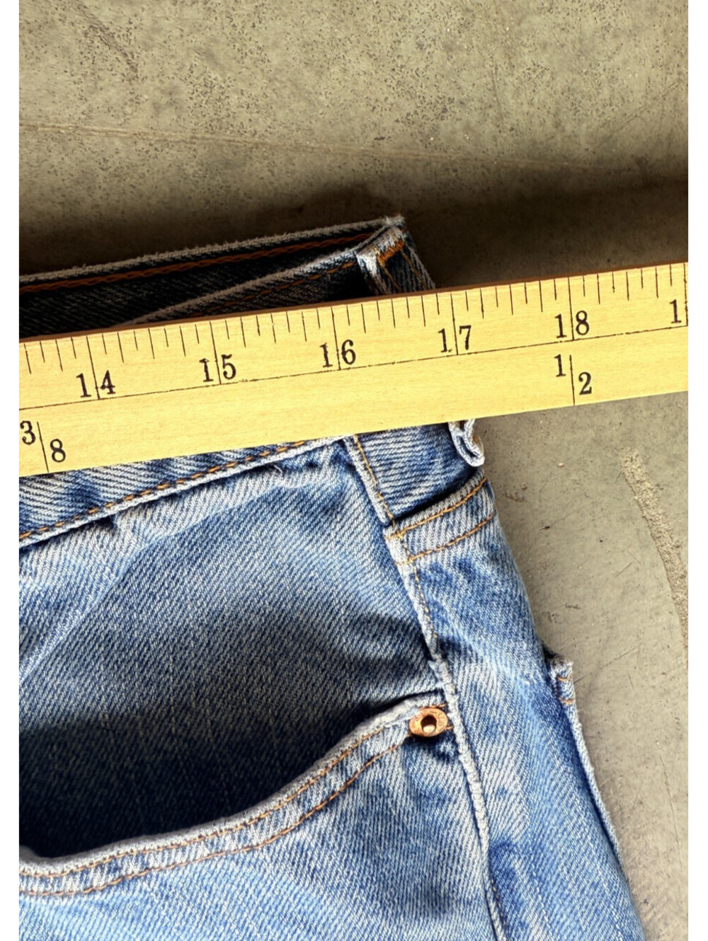 Levi's 505 Straight Jean Men's 36x29 Blue Medium Wash Regular Fit - Minor Flaw - Picture 4 of 9
